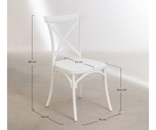 chaises blanches style bistrot