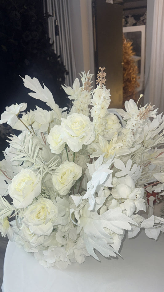 Fleurs artificielles blanches