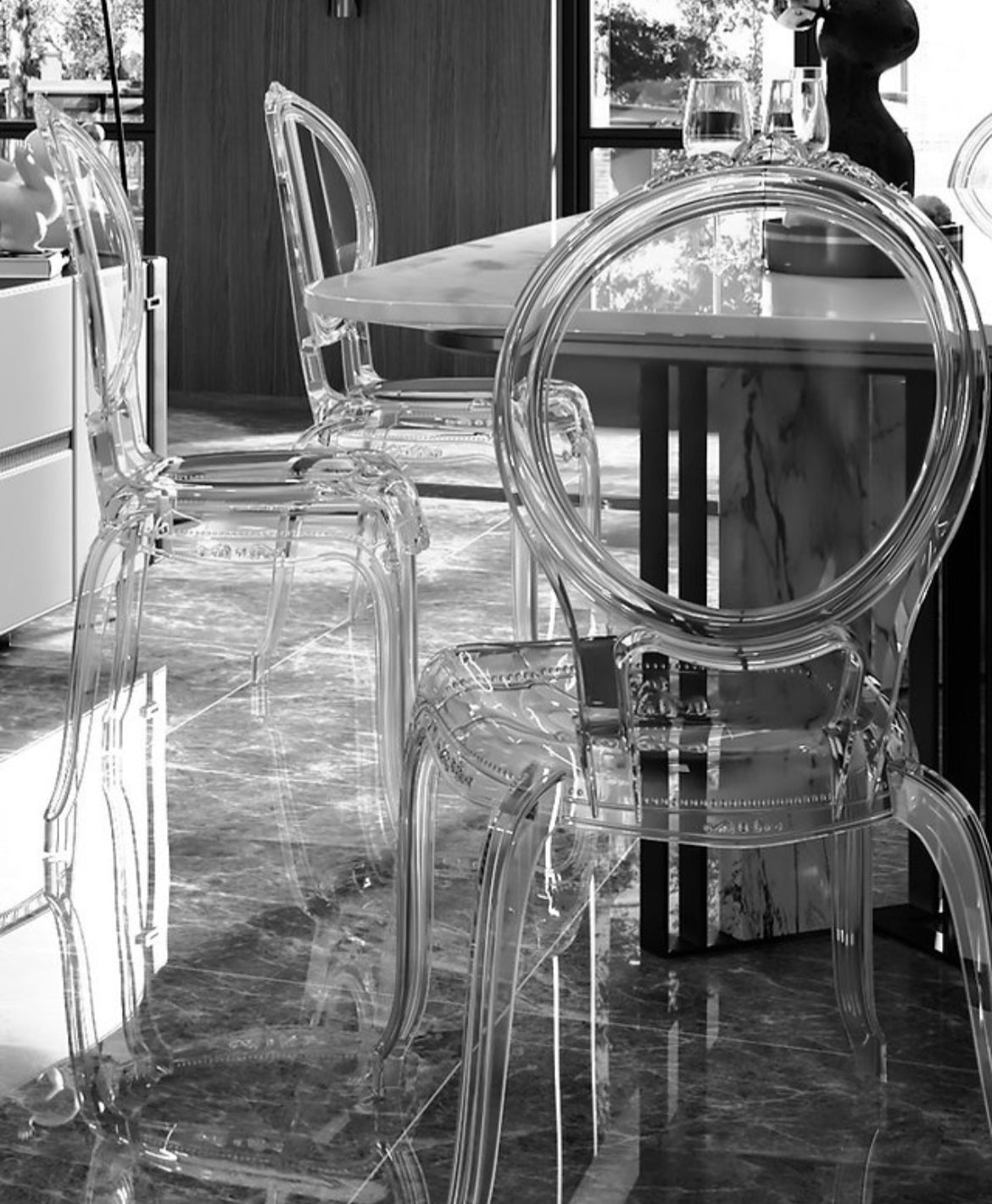 Chaise Medaillon Plexis transparente